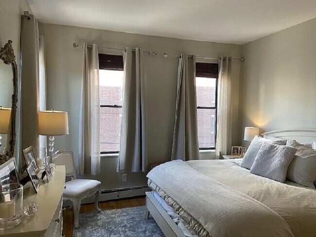 Building Photo - 261 12th St