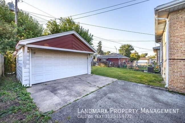 Building Photo - 8206 McVicker Ave