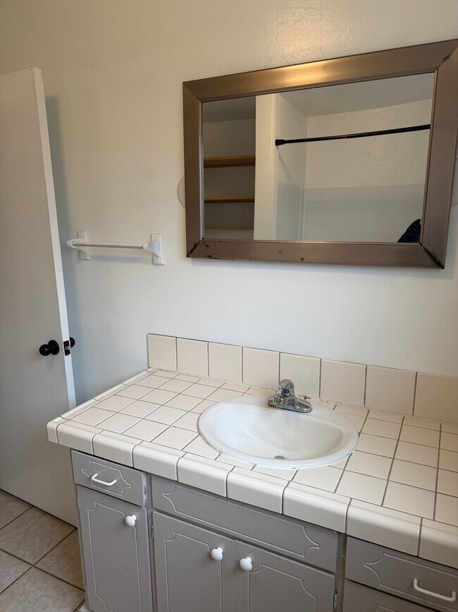 Building Photo - Updated 4 bedroom, 1 bath home in Eugene!