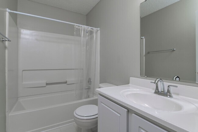 Building Photo - Freshly Updated 3 bedroom Home with New Ro...