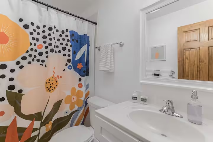 Building Photo - 122 Westview Dr