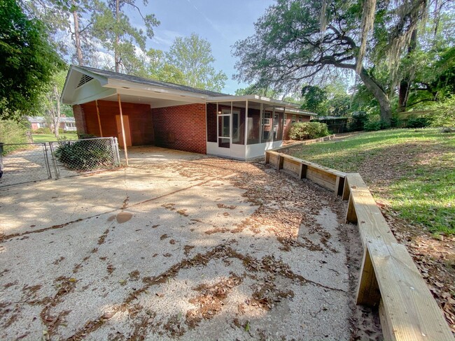 Building Photo - Beautiful Brick Home Off W. Tharpe Street ...