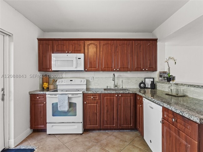 Building Photo - 560 NW 82nd Pl