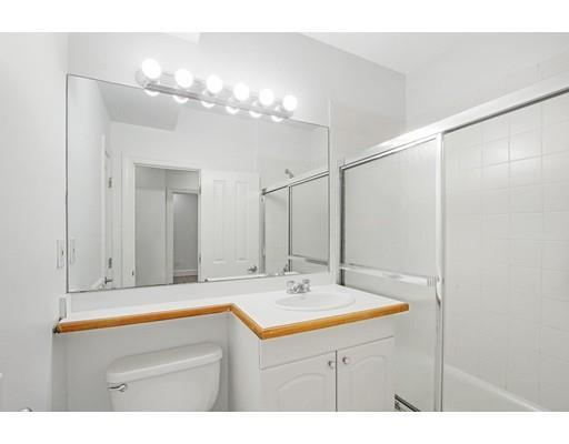 Building Photo - 136 Boylston St