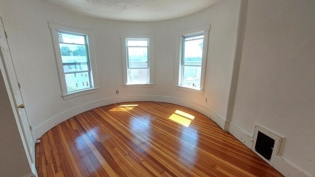 Building Photo - 7 Topliff St