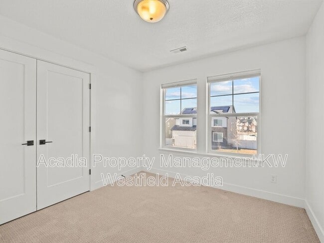 Building Photo - 136 N Desert Sage Dr