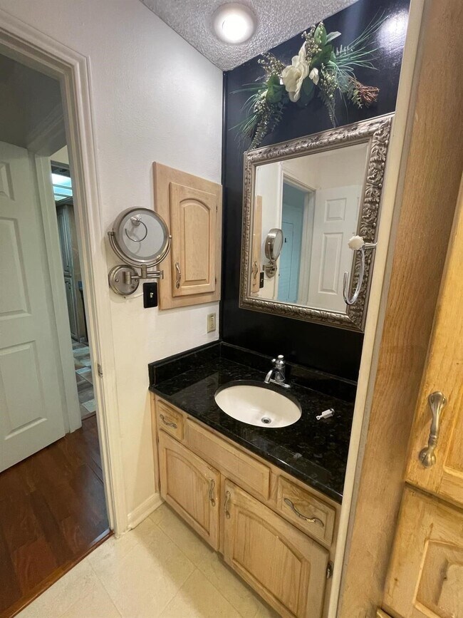 Building Photo - 11843 Braesview