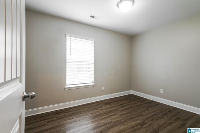 Building Photo - 3008 Village Ridge Dr