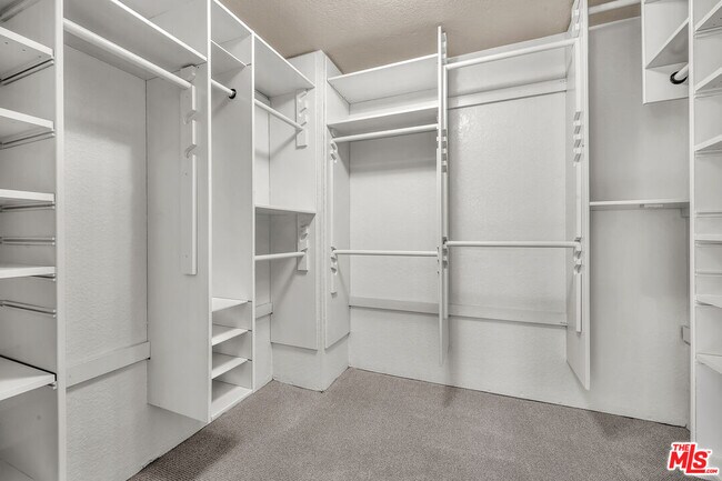 Building Photo - 7517 W 81st St