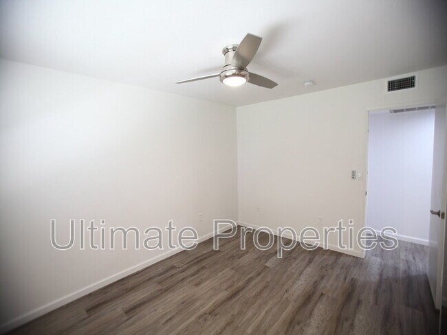 Building Photo - 10418 W Deanne Dr