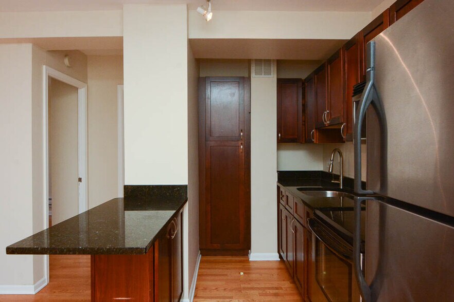 Building Photo - 4180 N Marine Dr