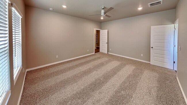 Building Photo - Very Nice 4 Bedroom 2 1/2 Bath in Yukon Schools + an office + bonus room