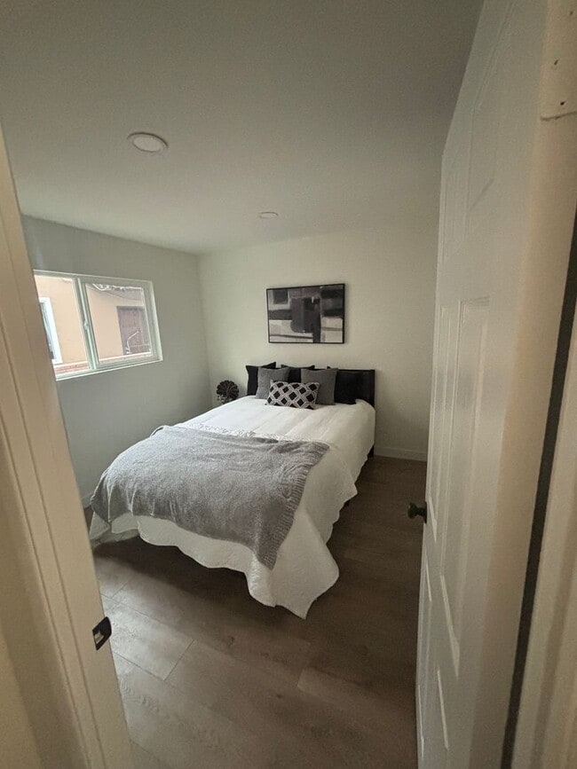 Building Photo - Remodeled 3 bedroom with PAID solar