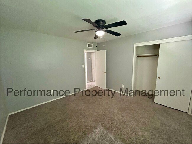 Building Photo - 2401 Sherwood Ave