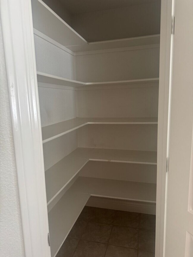 Building Photo - 4 BED/2 BATH IN REDDING IN THE WESTSIDE ES...