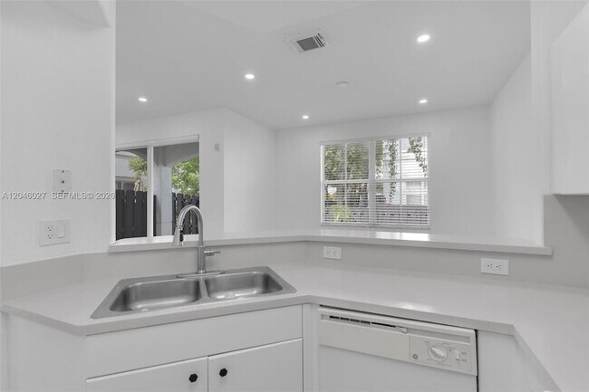 Building Photo - 8165 NW 108th Ave