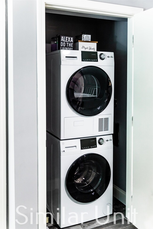 Building Photo - 8 Westgate Dr