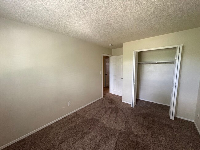 Building Photo - 407 Loma Linda Dr