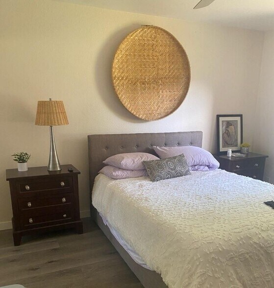 Building Photo - 48828 Desert Flower Dr