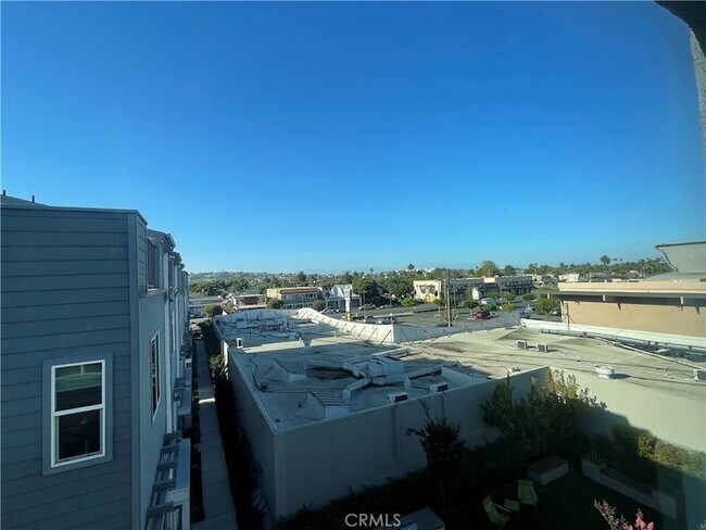 Building Photo - 610 Dawson Ave
