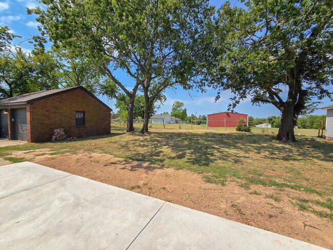 Building Photo - Cute 3 Bedroom Brick home in Shawnee