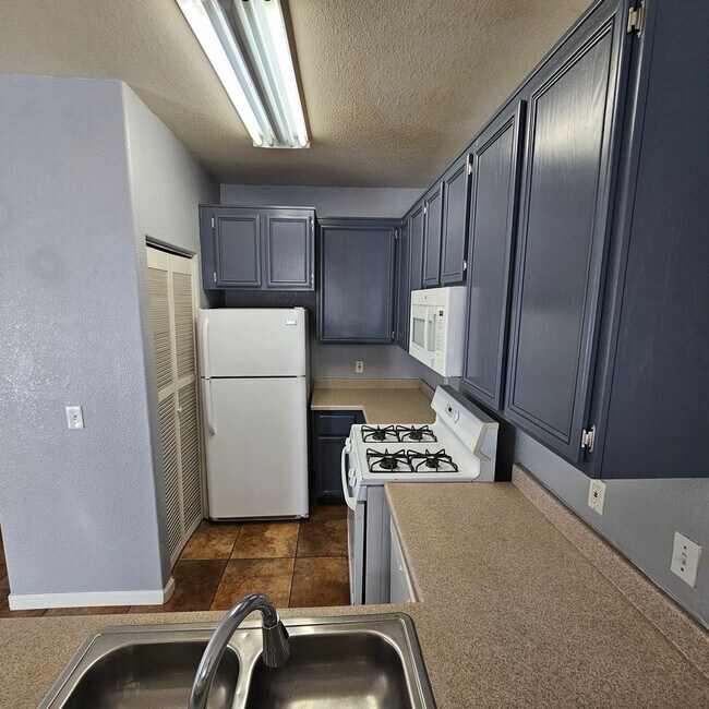 Building Photo - WOW! 3 bed 2 bath gated condo near Nellis AFB.. REMODELED!