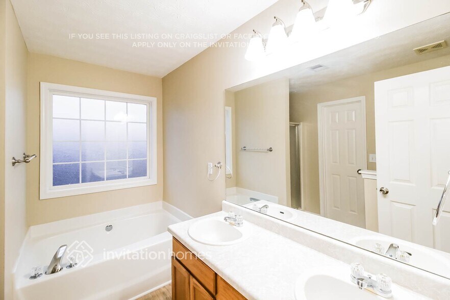 Building Photo - 1807 Summit Creek Way