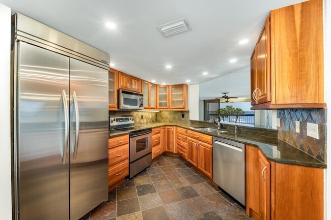 Building Photo - 625 NW North River Dr