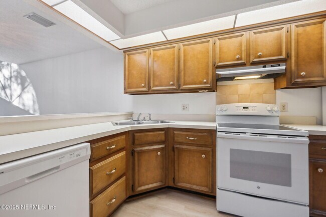 Building Photo - 1138 Fromage Cir W