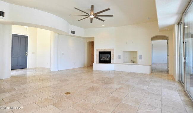 Building Photo - 12866 N High Hawk Dr