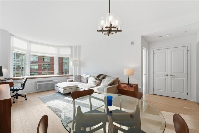 Building Photo - 1400 Hudson St