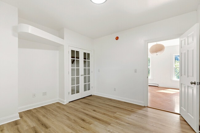 Building Photo - 481 Danforth St