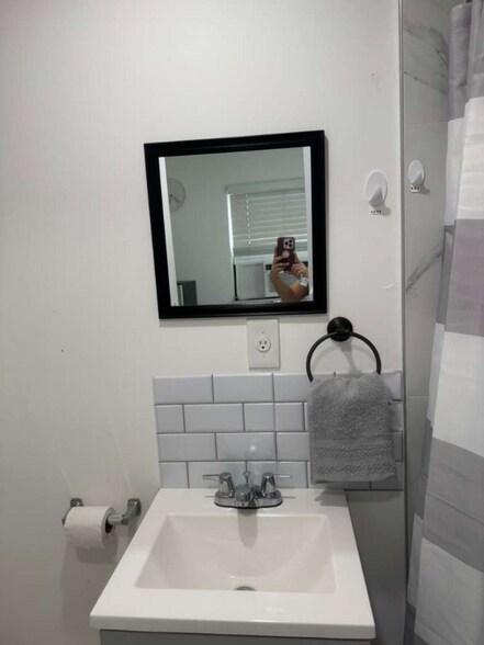 Building Photo - 6242 SW 24th St