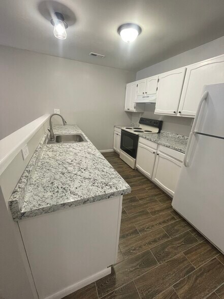 Building Photo - 3 Plantation Ln