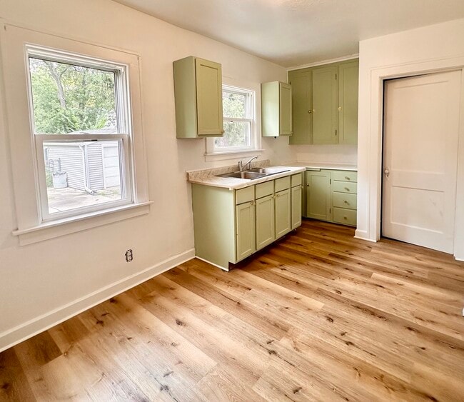 Building Photo - 347 W Vanmeter St