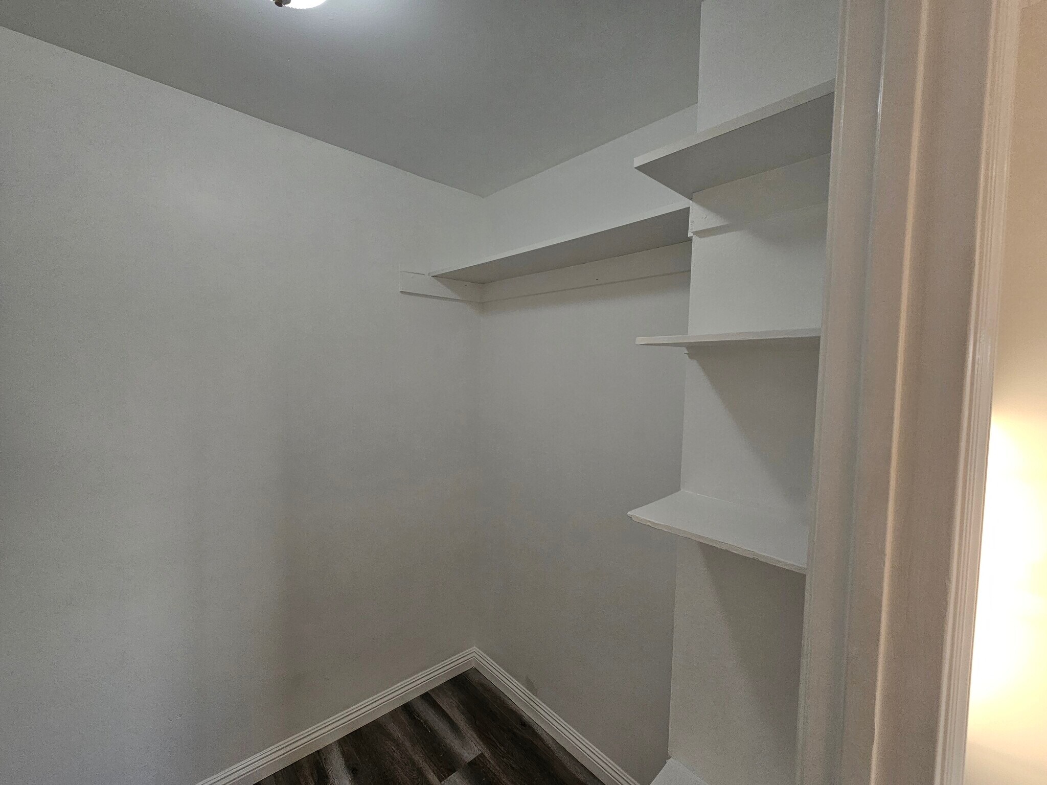 Building Photo - 6501 Vanalden Ave