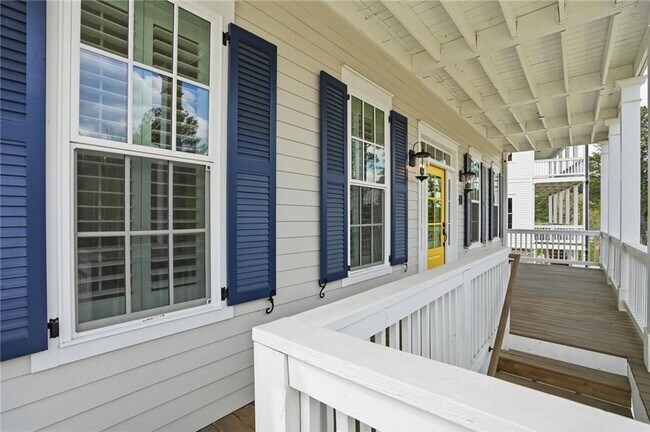 Building Photo - 1254 Six Sisters St