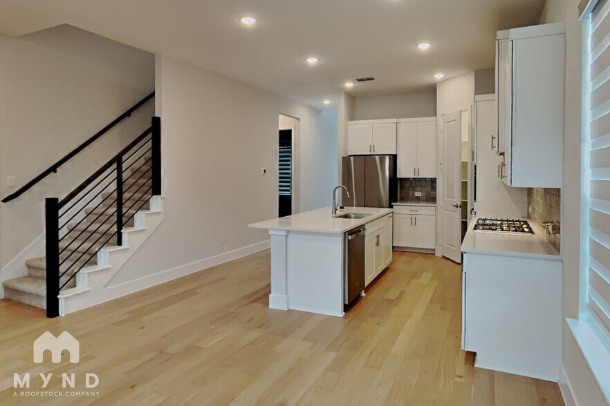 Building Photo - 3012 Eleanor Dr
