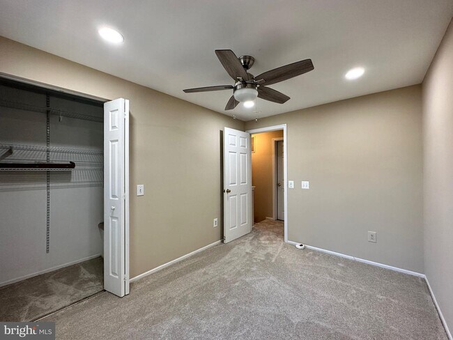 Building Photo - 6123 Martins Landing Ct