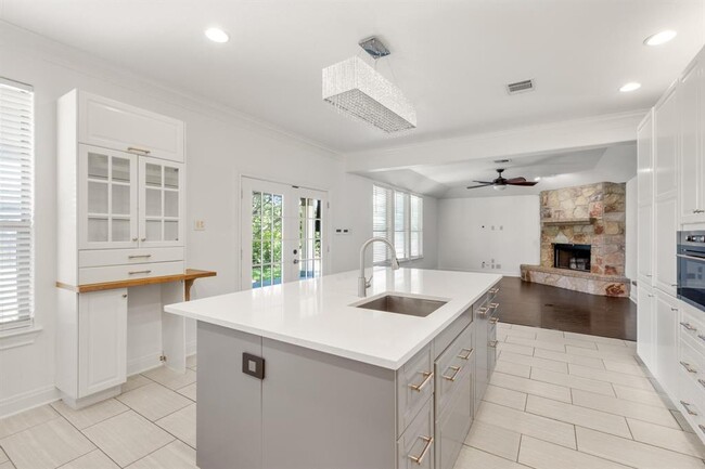 Building Photo - 135 Clematis Ct