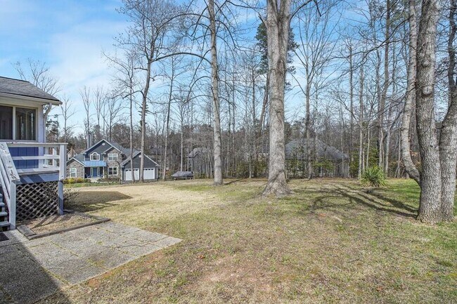 Building Photo - 306 Happy Creek Rd