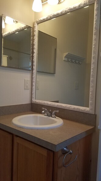 Building Photo - 2306 S Bumby Ave