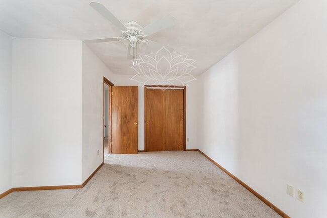 Building Photo - 621 N Rogers Ave