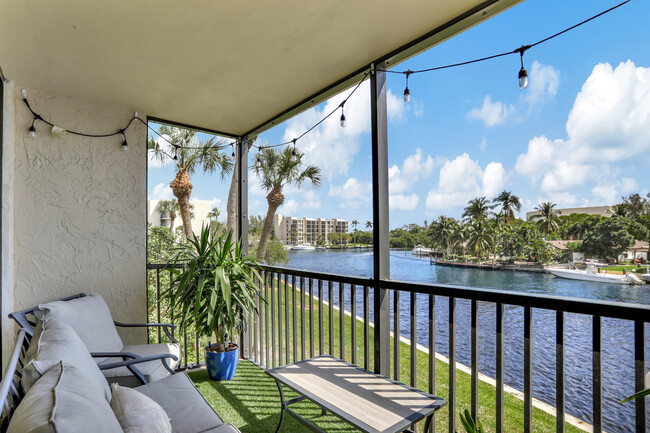 Building Photo - 13 Royal Palm Way