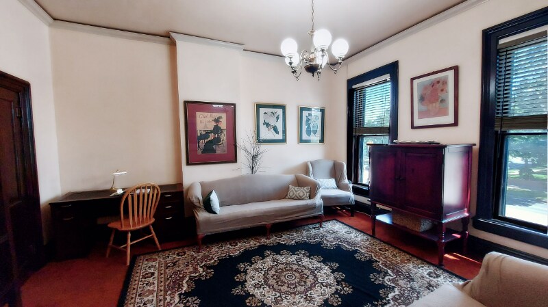 Building Photo - 334 E Mulberry St