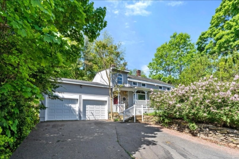 Primary Photo - 52 Grove St