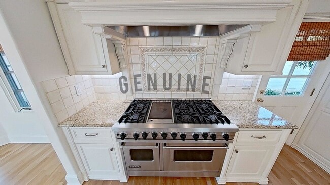 Building Photo - Beautiful Two-Level 5Bd 3.5Ba Home in Newport Beach