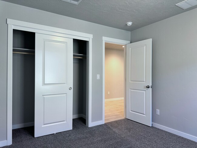 Building Photo - 10330 Crystal Ridge Dr