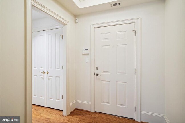 Building Photo - 10401 Strathmore Park Ct