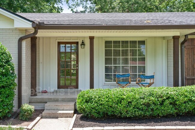 Building Photo - 819 Chrisman Dr